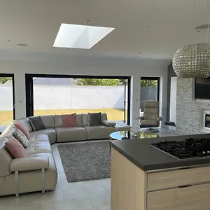  Holiday home Perfect 4 Bedroom 2 Bathroom